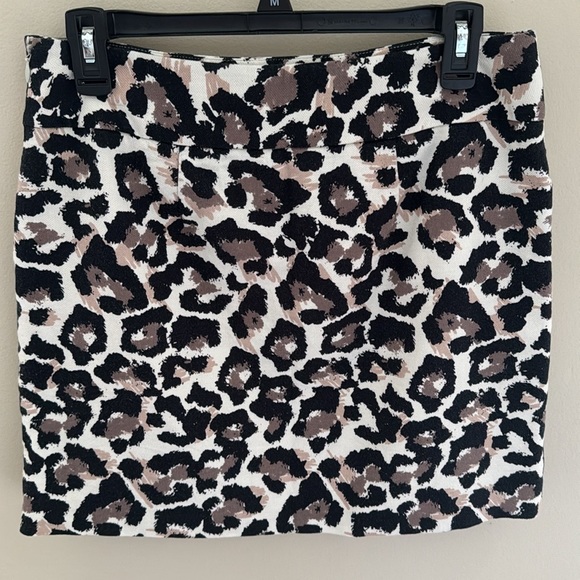 LOFT animal print Mini skirt size 6P with pockets - Picture 3 of 9